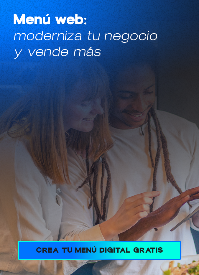 dos personas hablando del menú de olaclick