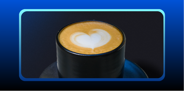 foto de um café latte de cardapio cafeterias com a espuma com desenho de coração